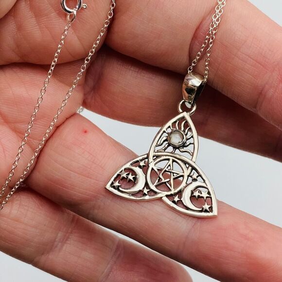 Sterling Silver Celtic Triquetra Pendant Necklace-Pagan Wiccan Pentacle Design - Picture 4 of 4